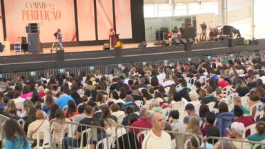 Santa Teresa D’Ávila é tema de orações e reflexões em acampamento