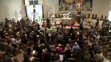 Fiéis participam de solenidade no Santuário Nossa Senhora do Carmo