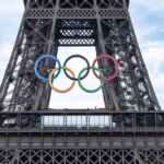 A Torre Eiffel com os anéis olímpicos dos Jogos Olímpicos de Paris 2024 / Foto: Julien Biehler - DPPI Media - Panoramic