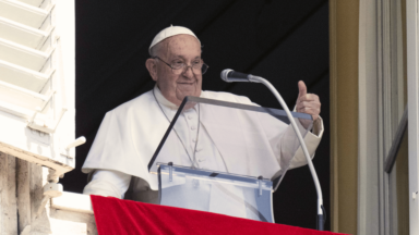 Papa: Maria nos precede no caminho rumo à união definitiva com Deus