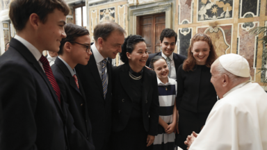 Mundo cansado da guerra precisa renovar esperança, sugere Papa