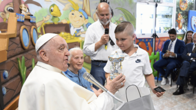 Papa Francisco visita comunidade de circenses perto de Roma