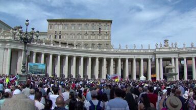 Durante a Oração do Angelus, Papa pede dignidade aos que estão presos