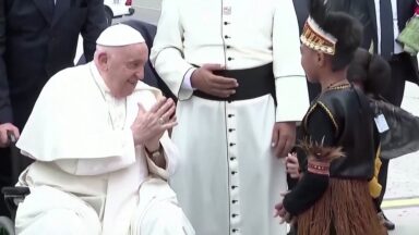 Papa Francisco chega em Jacarta, capital da Indonésia