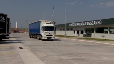 Caminhoneiros recebem serviços em Ponto de Parada na Via Dutra