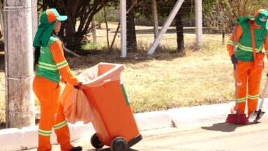 Com tempo seco e a baixa umidade, garis de Brasília ganham benefícios