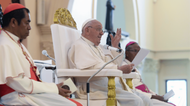 “No coração de Cristo, as periferias da existência são o centro”, afirma Papa