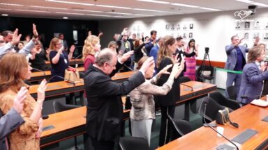 Deputados participam de momento de espiritualidade em Brasília