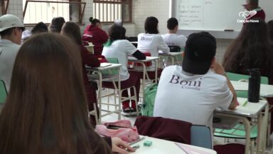 Pesquisa mostra que 62% dos brasileiros é contra celular na escola