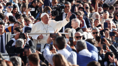 Crisma não pode ser o sacramento de despedida da Igreja, adverte Papa