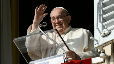 Papa: Jesus convida a olhar para os outros não para humilhar, mas elevar