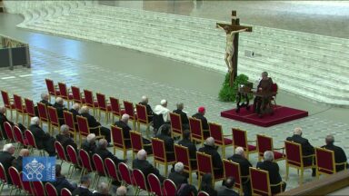 Pregador da Casa Pontifícia faz meditação sobre a Porta da confiança