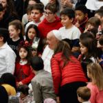 Na família se aprende a cuidar uns dos outros e crescer no amor, diz Papa