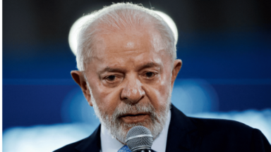 Presidente Lula é submetido à cirurgia e está internado em SP