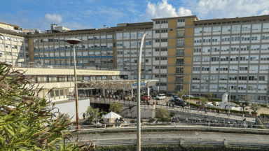 Papa continua em repouso e passa noite tranquila no hospital