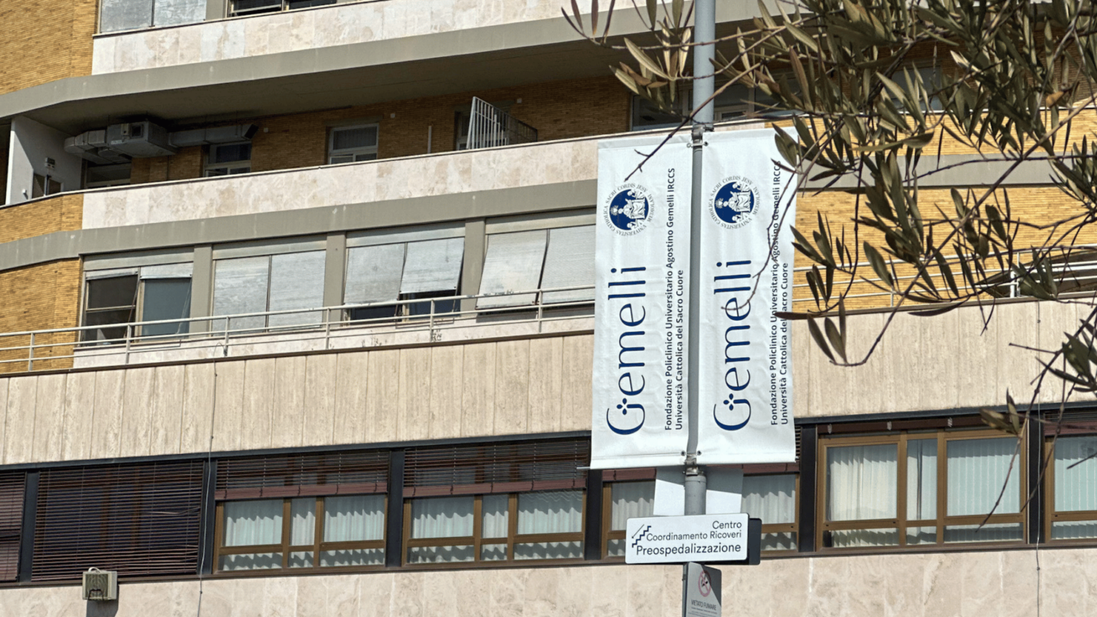 hospital-gemelli-placa-_-foto-Foto-Leonardo-Vieira-1536x864.png