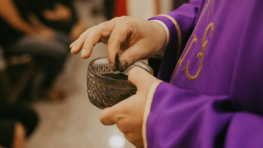 Cardeal De Donatis presidirá liturgia da Quarta-feira de Cinzas no Vaticano