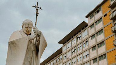 Saúde do Papa: exames de sangue mostram leve melhora