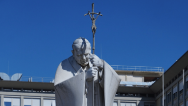 Papa permanece estável e segue tratamento planejado