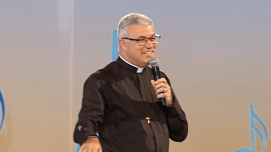 Provações levam ao crescimento espiritual, afirma padre Roger Luís