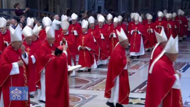 No Vaticano, cardeais vivem quarto dia de orações pela alma de Francisco