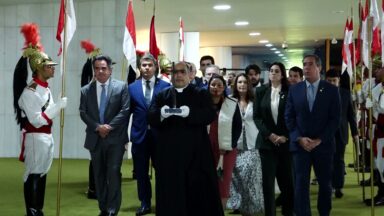 Cruz Peregrina da Primeira Missa no Brasil chega no Congresso Nacional