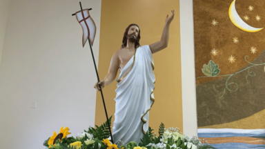 Ressurreição de Cristo é esperança para os corações feridos, afirma padre