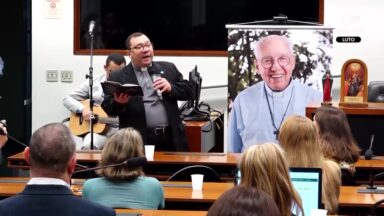 Padre Wagner Ferreira reza com parlamentares em Brasília
