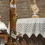 Em Roma, brasileiros se reúnem em oração pelo Conclave