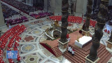 Missa de abertura: Cardeal Giovanni Battista Re pede oração pelo Papa