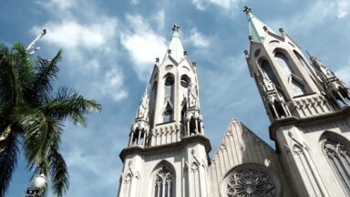Sinos da Catedral da Sé tocam para anunciar a chegada do novo Papa