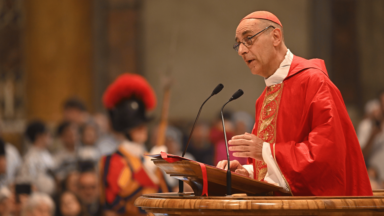 Cardeal Fernandéz recorda o Papa Francisco como trabalhador incansável
