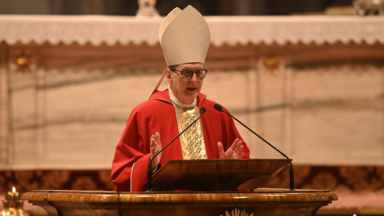 Missa no Vaticano: Francisco ensinou a assumir o grito da vida violada