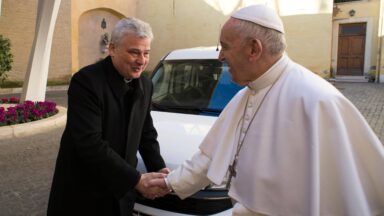 Cardeal Krajewski recorda Francisco: uma vida segundo o Evangelho