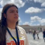 Jovem brasileira fala da experiência de ser voluntária