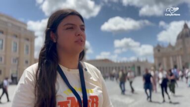 Jovem brasileira fala da experiência de ser voluntária