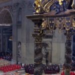 Basílica Vaticana acolhe fiéis no dia de São Pedro e São Paulo