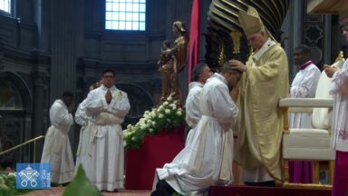 Papa ordena 32 padres em celebração na Basílica São Pedro