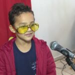 Crianças sobem ao palco e mostram que alegria também educa