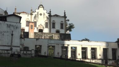 Convento de Santo Antônio recebe milhares de fiéis no coração do Rio