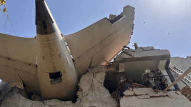 Papa Leão XIV expressa pesar por queda de avião na Índia