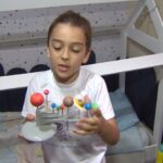 Menino de 8 anos tem capacidade intelectual acima da média