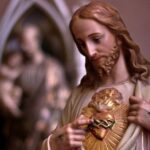 Mundo precisa buscar, no Coração de Jesus, a cura das feridas, diz padre