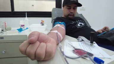 Colaboradores da Fundação João Paulo II doam sangue em campanha