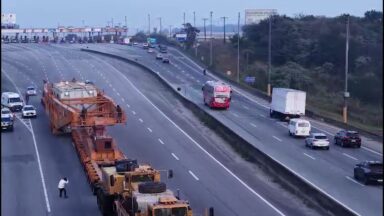 Carga especial mobiliza equipe na Rodovia Presidente Dutra
