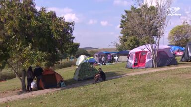 Juventude chega com fé, barracas e expectativas para viver o PHN