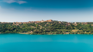 Papa Leão XIV viaja para Castel Gandolfo e inicia período de descanso