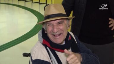 Acompanhe a homenagem a uma das mais importantes vozes do rádio