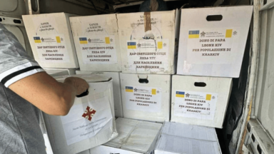 Papa Leão XIV envia pacotes de comida a famílias em Kharkiv