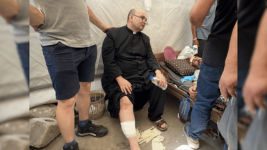 Paróquia em Gaza é atingida por ataque e padre Romanelli é ferido
